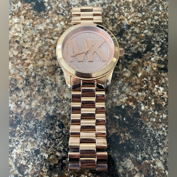 Michael Kors Watch - Picture 8 of 9